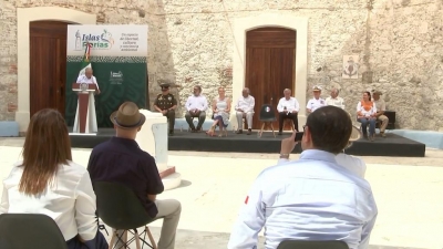 Visitan AMLO y Rocha Las Islas Mar&iacute;as, hoy convertida en centro recreativo y cultural