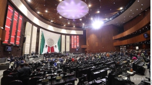 Morena y aliados cambian la Constituci&oacute;n cada 15 horas