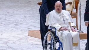 El Papa Francisco, a&uacute;n en estado cr&iacute;tico; "pas&oacute; una buena noche", dice el Vaticano