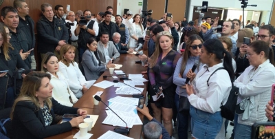 Un fracaso consideraron los manifestantes la reuni&oacute;n con los diputados sobre requisitos para remover al gobernador