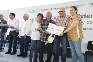 Otorga Gobernador Rocha certeza jur&iacute;dica de propiedades para 1,256 familias de Eldorado