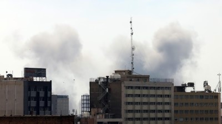 D&iacute;a 9 de Guerra en Medio Oriente: EEUU bombardear&aacute; zonas residenciales utilizadas por r&eacute;gimen iran&iacute;
