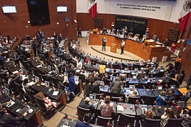 Avalan Senadores &acute;fast track&acute; leyes del agua