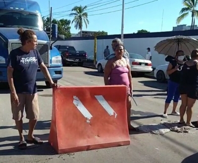 Vecinos de la Ciudad Perdida bloquean la avenida Emilio Barragán