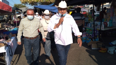 El candidato Faustino Hern&aacute;ndez compromete en Los Huizaches reactivar el comercio de las MiPyMes
