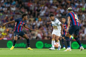 Esto se embolsaron los Pumas por la goleada en Barcelona