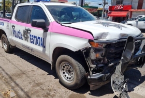 Choca patrulla de la PEP contra camioneta Mercedes: cinco heridos
