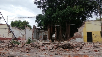 Colapsa fachada de finca abandonada en el primer cuadro, en Culiacán