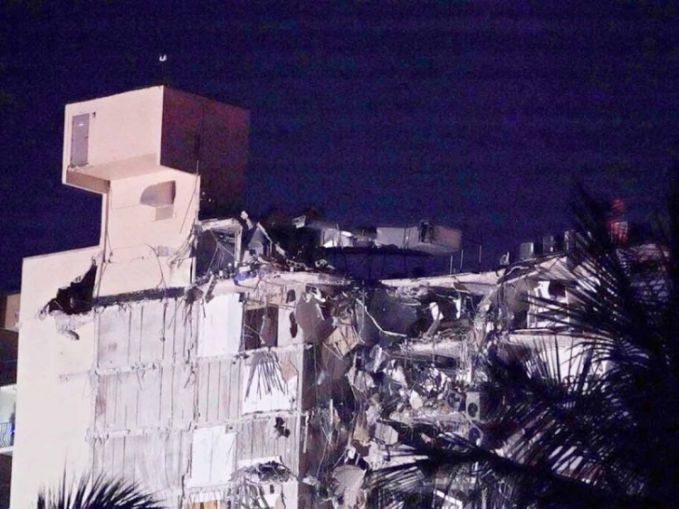 Se derrumba a pedazos edificio en Miami Beach