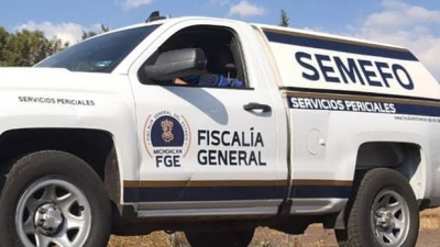 Hallan restos humanos flotando en canal de riego en Michoac&aacute;n