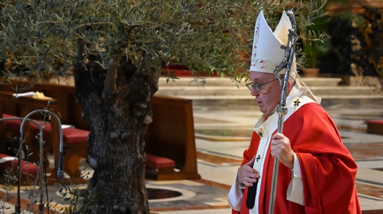 Inicia la semana santa con misa del Domingo de Ramos sin fieles en El Vaticano por coronavirus