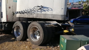 Una persona result&oacute; herida de gravedad al ser atropellada por un tr&aacute;iler