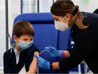 Regulador de EU certifica que vacuna de Pfizer es segura para menores de 5 años