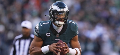 Filadelfia vuela a playoffs tras 'Gigante' actuaci&oacute;n de Hurts