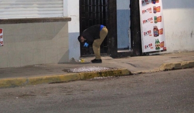 Hieren a un hombre afuera de expendio de cerveza en Culiac&aacute;n