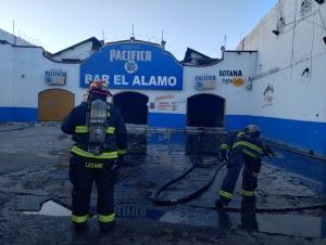 Incendio acaba con un bar del bulevar Zapata, en Culiacán