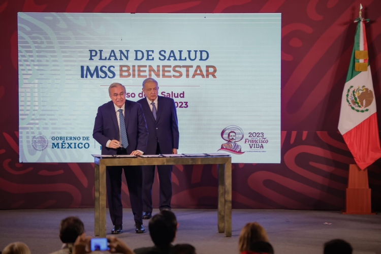 Rocha firma el acuerdo de federalización del Programa IMSS Bienestar con AMLO y demás gobernadores