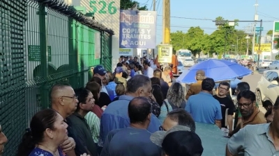 Estallan usuarios en Subdelegaci&oacute;n del IMSS, no tienen sistema desde hace casi un mes