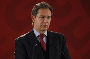 Falso que escuelas deciden el regreso a clases: Esteban Moctezuma