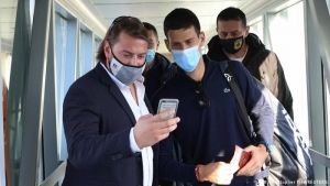 Djokovic aterriz&oacute; en Belgrado tras deportaci&oacute;n de Australia