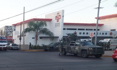 Militares detiene a un hombre en camioneta que presuntamente tenía un arma de fuego durante persecución en la colonia Centro