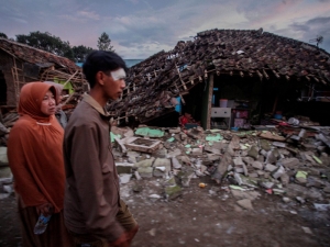 Sismo de 5.6 en Indonesia deja al menos 162 muertos