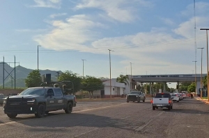 Persecuci&oacute;n y enfrentamiento deja dos patrullas de la SSPC y al menos 10 veh&iacute;culos afectados al norte de Culiac&aacute;n
