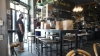 Ordenan nuevo cierre de restaurantes, bares y cines en California