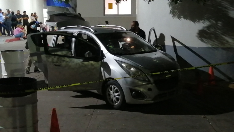 Vecino de la colonia Huizaches recibe dos balazos en el pecho cuando viajaba junto con su familia, en Culiac&aacute;n