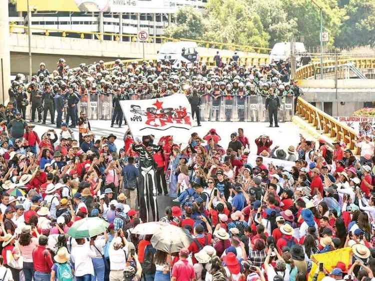 La CNTE logra aumento tras plantón y protestas; faltan otros puntos del pliego petitorio