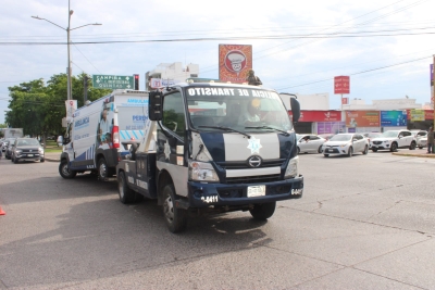 Choque de ambulancia particular y camioneta deja da&ntilde;os materiales  en la colonia Las Quintas