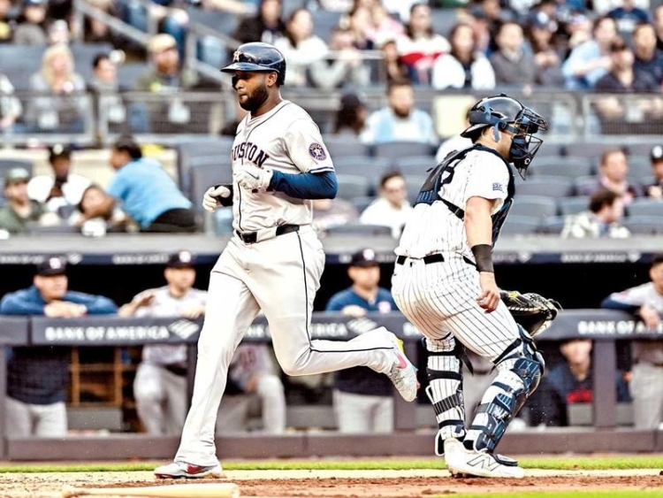 Astros de Houston supera 4 carreras a 3 a Yankees de Nueva York e impide barrida de Serie