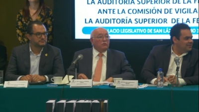 En Ciudad de M&eacute;xico: Diputados sacuden y &lsquo;gritonean&rsquo; a titular de la ASF en San L&aacute;zaro