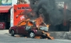 El fuego consume en su totalidad a un auto en la Colonia 5 de Mayo, en Culiac&aacute;n