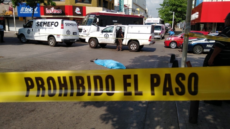 Vecino de la colonia Tierra Blanca muere atropellado por camión urbano en el Centro de Culiacán