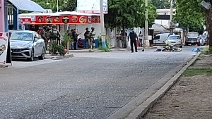 Asesinan a balazos a dos motociclistas j&oacute;venes en la colonia Emiliano Zapata