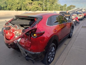 Accidente tipo carambola causa da&ntilde;os en 3 veh&iacute;culos sobre Blvd. Arjona en el puente del Zapata, en Culiac&aacute;n