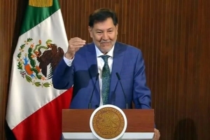 Arropa Noro&ntilde;a a Rocha Moya en el aniversario de la Constituci&oacute;n, en Quer&eacute;taro