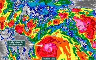 Alerta roja en Oaxaca y Guerrero por Hurac&aacute;n 'Erick'