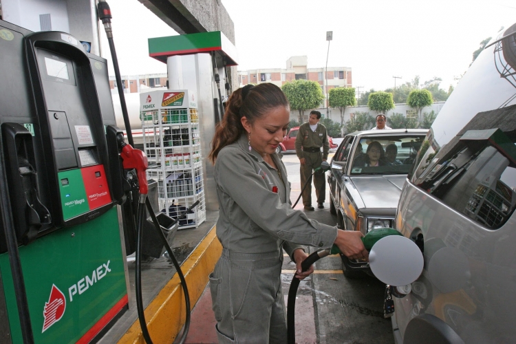 Pemex ya no podr&aacute; dar subsidio a las gaseras tras desplome en precio del petr&oacute;leo mexicano