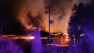 Se quema fábrica de láminas en la Lombardo Toledano, en Culiacán