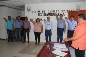 Eliazar Guti&eacute;rrez toma protesta a los s&iacute;ndicos electos, en Navolato