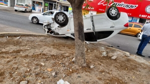 Choque tipo volcadura deja gravemente lesionados a Madre y su beb&eacute; en el Infonavit Humaya en Culiac&aacute;n