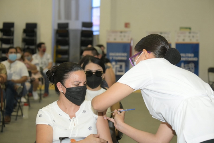 Ma&ntilde;ana s&aacute;bado, &uacute;ltima oportunidad de vacunaci&oacute;n a personal educativo