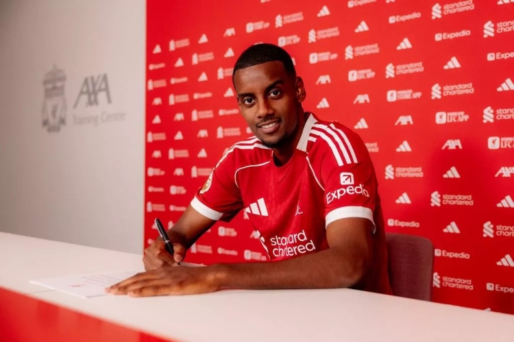 Liverpool paga 150 millones de euros por el delantero sueco Alexander Isak