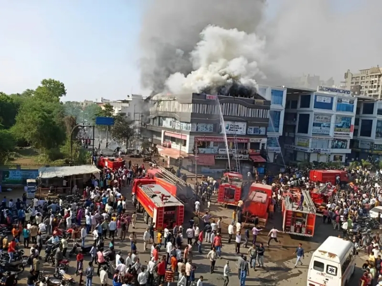 Incendio en una zona de juegos en India deja 16 muertos; la mayoría son niños