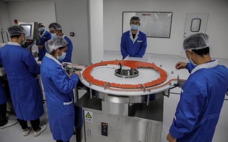 China planea producir 1,000 millones de vacunas contra el Covid-19 el próximo año