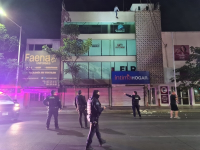 Hombre intent&oacute; arrojarse de la azotea de un edificio en Culiac&aacute;n