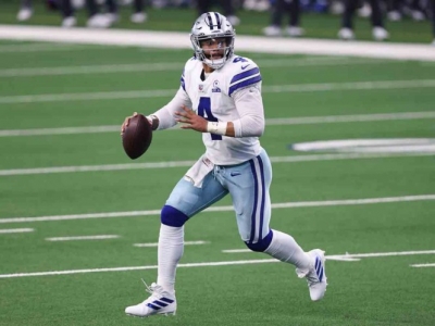 Dak Prescott se lastima el tobillo por sus zapatos