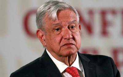 A papel y tinta: AMLO despacha sin computadora en Palacio Nacional